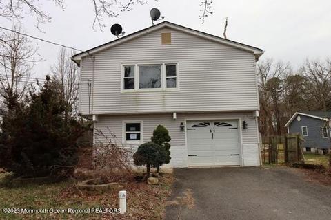 61 Freewood St, Howell, NJ 07731