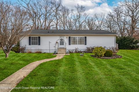 84 Circle Dr, Manchester, NJ 08759