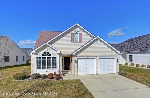 6 Blackmoor Dr, Jackson, NJ 08527