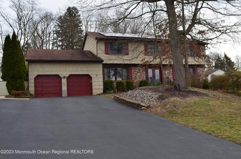 4 Cooperhawk Dr, Manalapan, NJ 07726