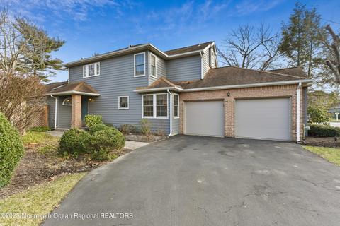 82 Fairway Blvd, Monroe, NJ 08831