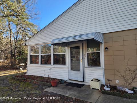 2 Valley Stream Dr #D, Whiting, NJ 08759