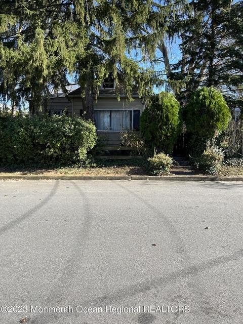 9 Georgia Ave, Port Monmouth, NJ 07758