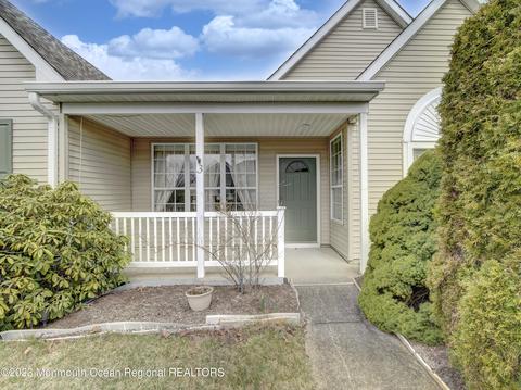 3 Foxwood Rd, Lakewood, NJ 08701