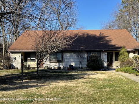 132 Amberly Dr #A, Manalapan, NJ 07726