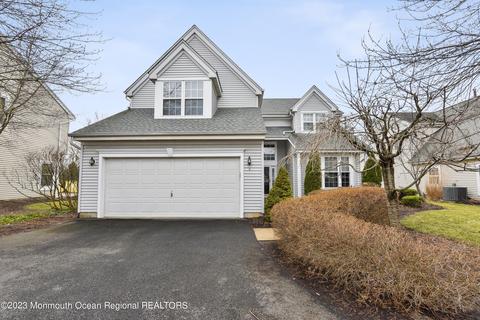 8 Greenwich Ct, Monroe, NJ 08831