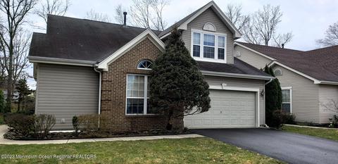 114 Sylvan Lake Blvd, Bayville, NJ 08721