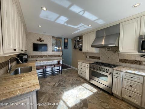 9 Bridgewaters Dr #9, Oceanport, NJ 07757