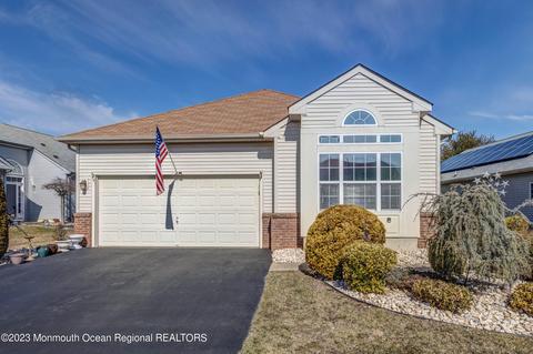 16 Ravenna Rd, Manchester, NJ 08759