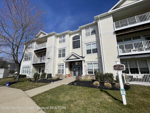 340 Saint Andrews Pl, Manalapan, NJ 07726