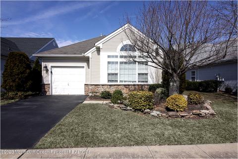 5 Provence Dr, Manchester, NJ 08759