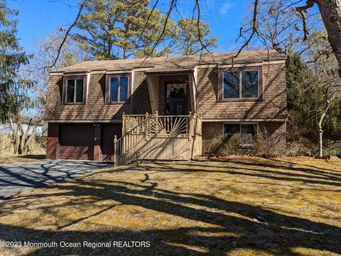 10 Chelsea Rd, Jackson, NJ 08527