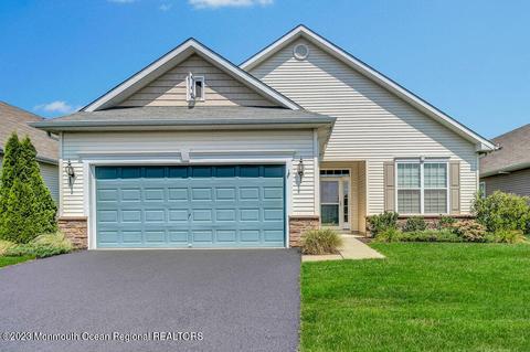 101 Eagle Ridge Cir, Lakewood, NJ 08701
