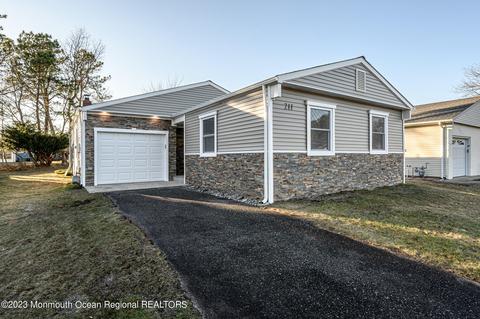 211 Orlando Blvd, Toms River, NJ 08757