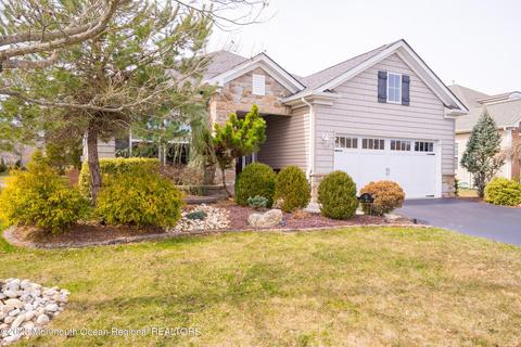 14 E Milan Blvd, Farmingdale, NJ 07727