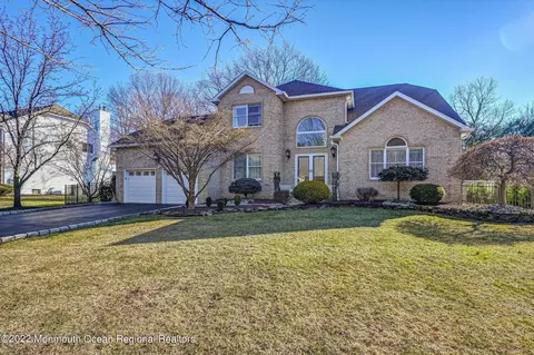 15 Candeub Ct, Manalapan, NJ 07726