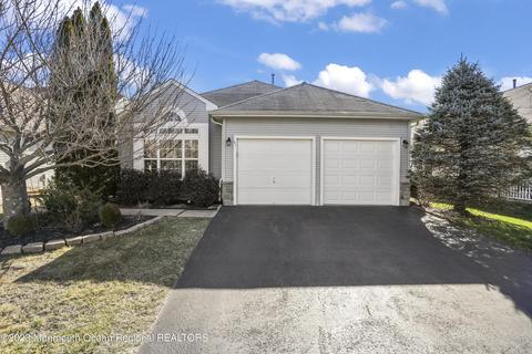 37 Rochford Dr, Manchester, NJ 08759