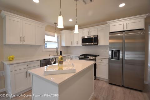 95 Rodhos St, Toms River, NJ 08757