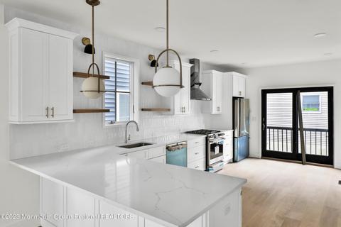 20 Church St, Sea Bright, NJ 07760