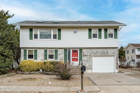 9 W Hollybanks Ln, Long Beach Township, NJ 08008