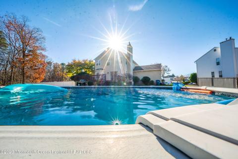 46 Diamond Ln, Howell, NJ 07731