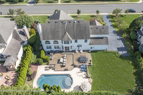 15 Eaton Pl, Ocean, NJ 07712