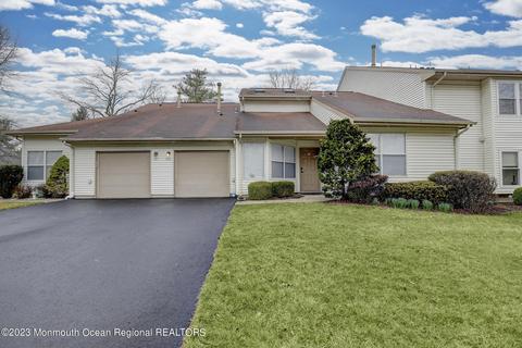 422 Bayberry Ct, Manalapan, NJ 07726