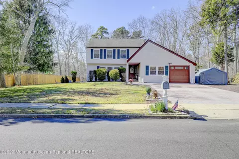 70 Buckingham Dr, Jackson, NJ 08527