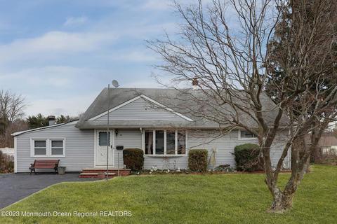 14 Heddin Pl, Middletown, NJ 07748