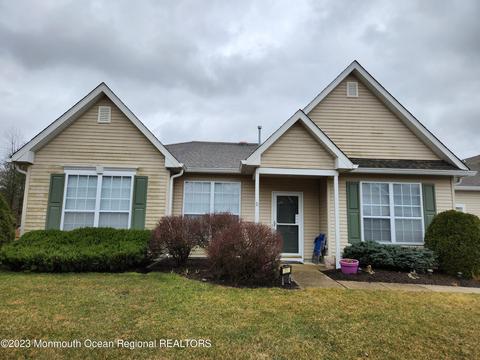 31 Deerchase Ln, Lakewood, NJ 08701