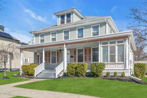 221 N Main St, Hightstown, NJ 08520