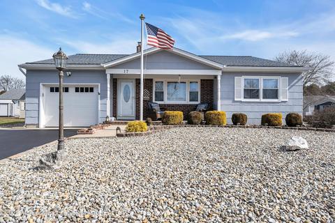 17 Walesa Ct, Toms River, NJ 08757