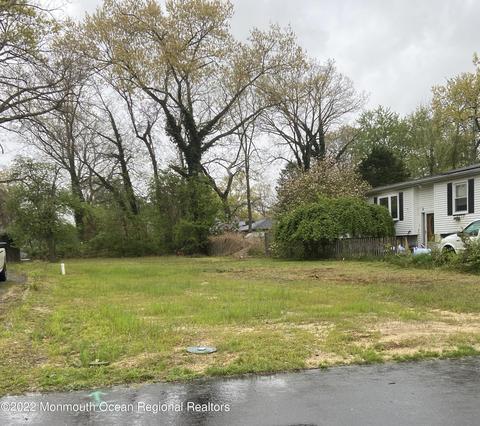 115 W 2nd St, Howell, NJ 07731