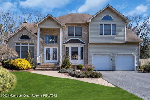 53 Jeanine Ct, Manalapan, NJ 07726