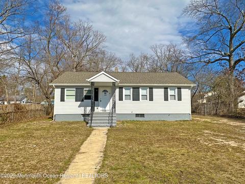 130 Roosevelt Ave, Howell, NJ 07731