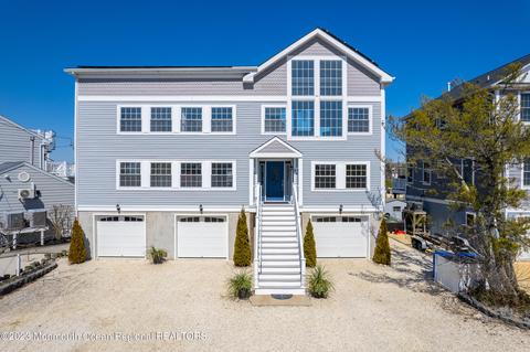 8 Willard Dr, Manahawkin, NJ 08050