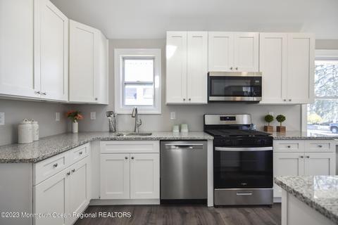 520 Prospect Ave, Laurence Harbor, NJ 08879