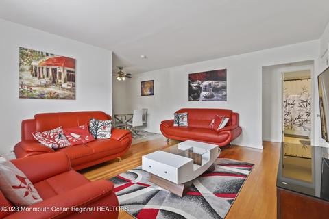 289 Main St #8E, Spotswood, NJ 08884