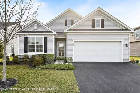 67 Woodchuck Dr, Barnegat, NJ 08005