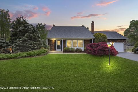 55 Shady Ln, Freehold, NJ 07728