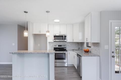 1017 Wellington Pl, Aberdeen, NJ 07747