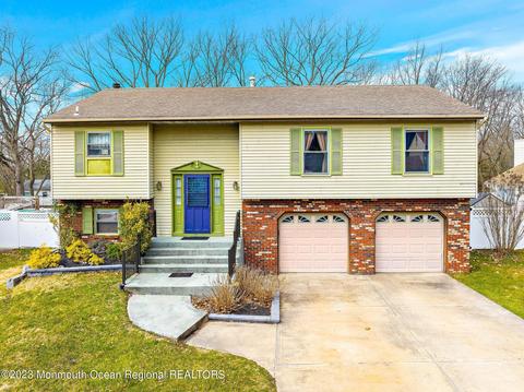 20 Timberline Dr, Howell, NJ 07731