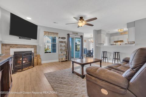 1812 Waters Edge Dr, Toms River, NJ 08753