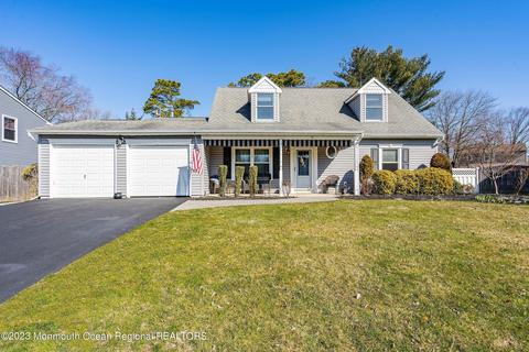 12 Hedgewood Rd, Howell, NJ 07731
