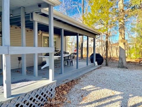 617 Ocean Ave, Beachwood, NJ 08722
