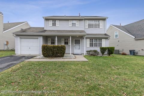 65 Nottingham Dr, Old Bridge, NJ 08857