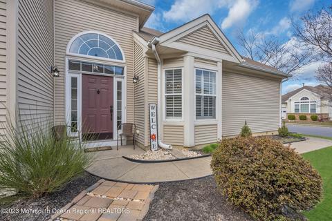 22 Devereux Dr, Manchester, NJ 08759