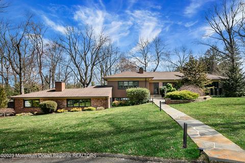 16 Laurel Ct, Middletown, NJ 07748