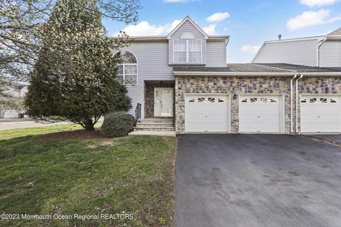 2 Bluebird Ln, Marlboro, NJ 07746