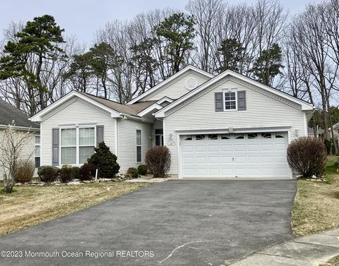 10 Heathersway Ct, Lakewood, NJ 08701